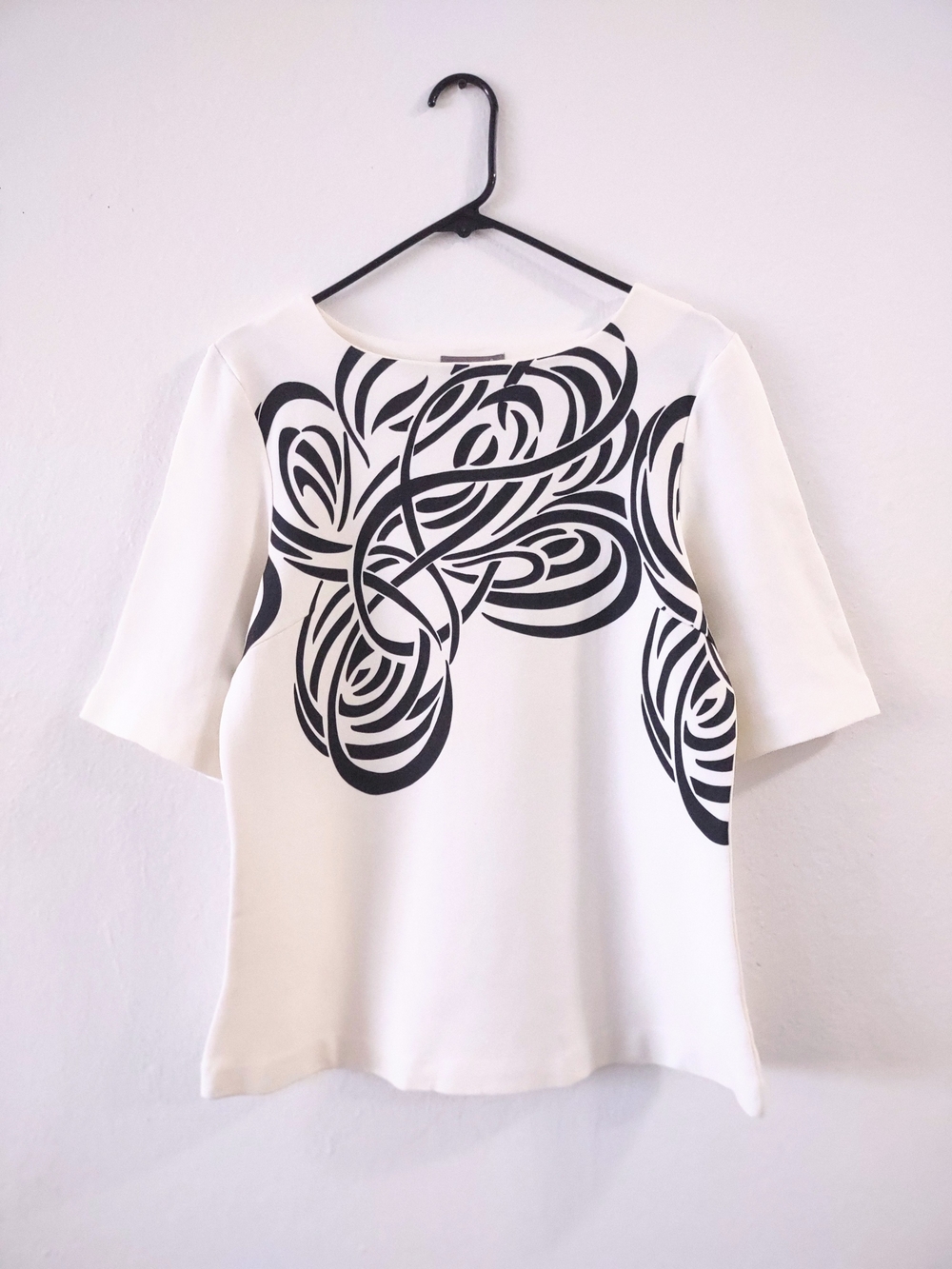Kenar White Short Sleeve Blouse with Black Abstract Swirl
